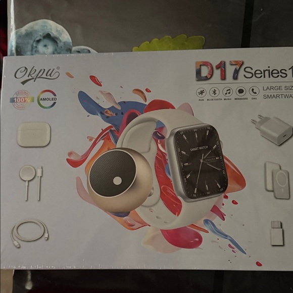 okpu Accessories - D17 Series 1 Smartwatch - Black and White